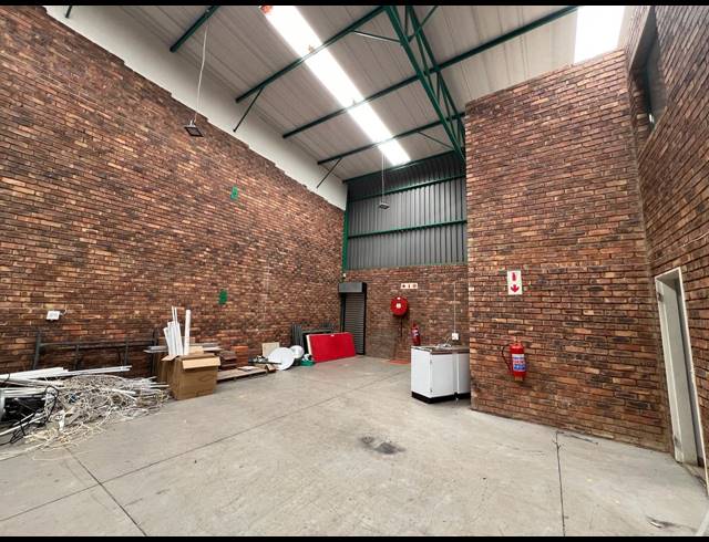 300M² WAREHOUSE TO LET IN LASER PARK